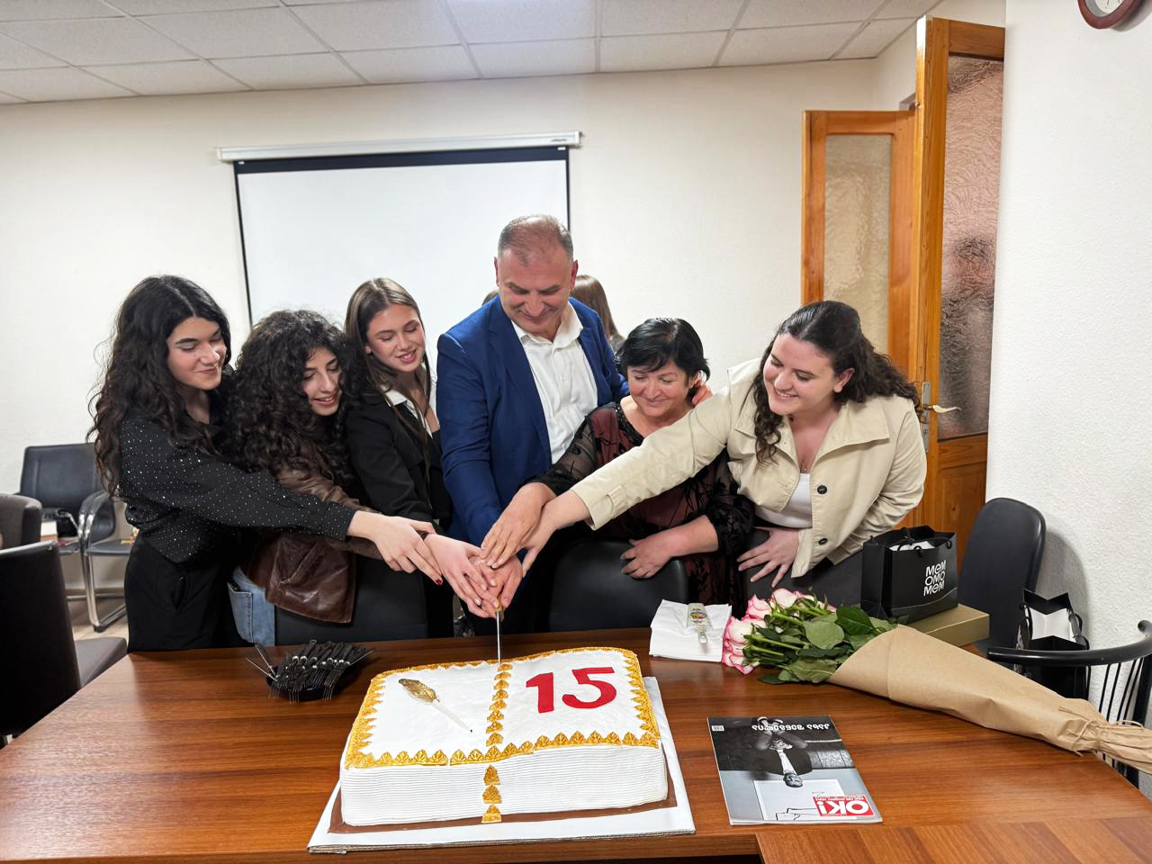 კავკასიის უნივერსიტეტის წარმომადგენლების ვიზიტი დედოფლისწყაროს სასწავლო ცენტრ "სპექტრში"